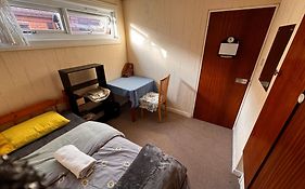 Double Room Best Location Near Shopping Center & Free Parking