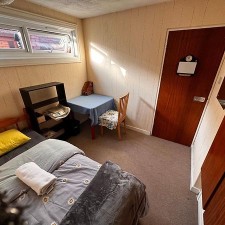 Double Room Best Location Near Shopping Center & Free Parking Coventry Exterior photo